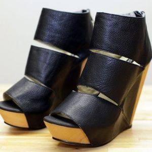 Women's wedge shoes